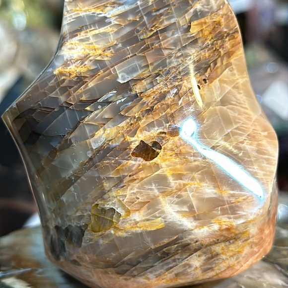 🎄SALE🎄Peach Moonstone Crystal Flame Carving With Flash! - Picture 11 of 12